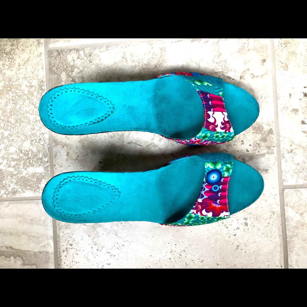 Colorful sandal - Picture 2 of 3